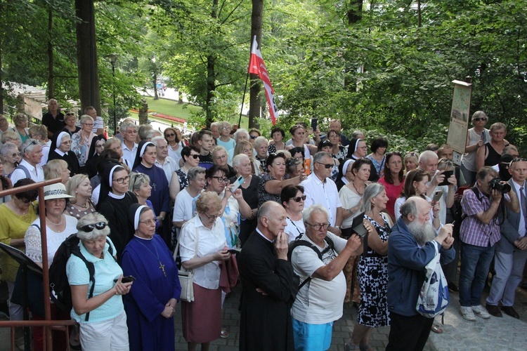 Krynica-Zdrój. Odsłonięcie pomnika abp. Antoniego Baraniaka