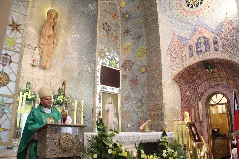 Krynica-Zdrój. Odsłonięcie pomnika abp. Antoniego Baraniaka