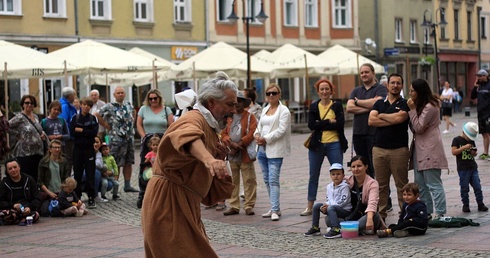 W pierwszy weekend sierpnia Opole opanują teatry uliczne