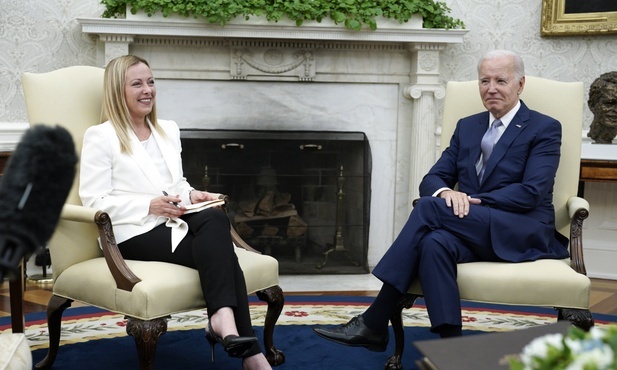 Premier Meloni po rozmowie z Joe Bidenem: pomoc dla Ukrainy jedyną drogą do pokoju