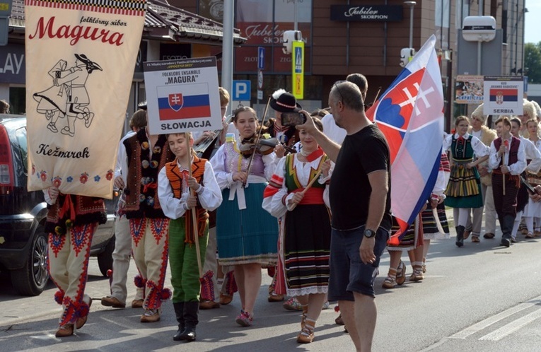 Parada folkloru w Opocznie