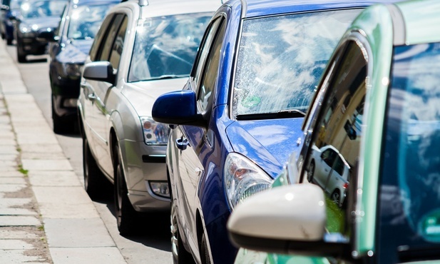 Śląskie. Metropolia chce zbadać miejsca parkingowe. Powstanie spójny system?
