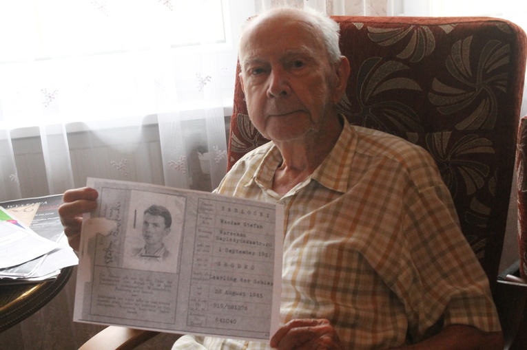 ​Ostatni żyjący fotograf Powstania Warszawskiego Zbigniew Grochowski i jego zdjęcia z powstańczej Warszawy