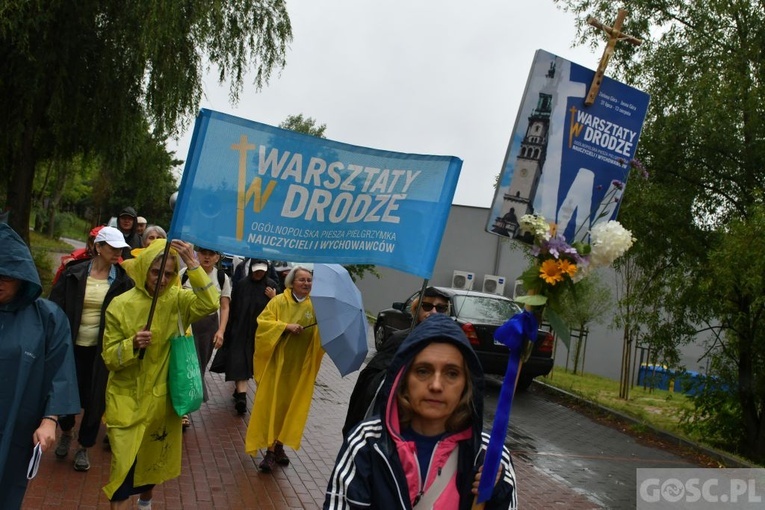 Piesza Pielgrzymka Nauczycieli na Jasną Górę "Warsztaty w drodze" rozpoczęta
