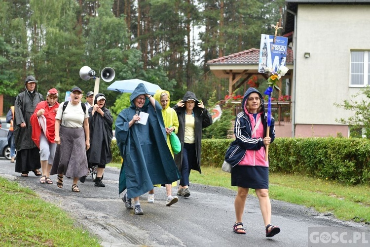 Piesza Pielgrzymka Nauczycieli na Jasną Górę "Warsztaty w drodze" rozpoczęta