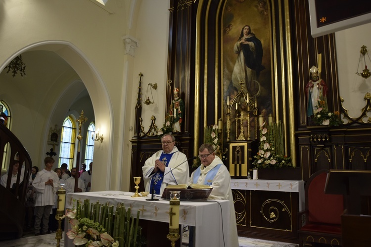 Odpustowej Eucharystii przewodniczył proboscz parafii. 