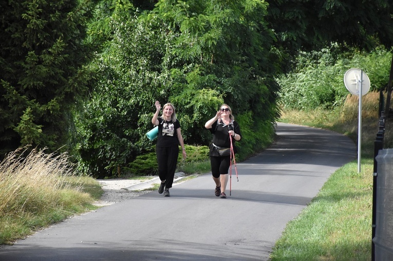 PPW2023. Drugi dzień wędrówki pielgrzymów z Góry