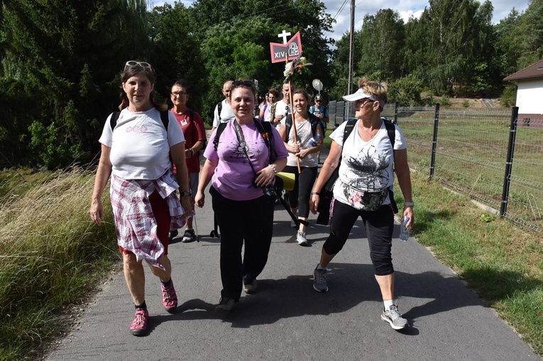 PPW2023. Drugi dzień wędrówki pielgrzymów z Góry