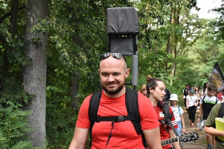 PPW2023. Drugi dzień wędrówki pielgrzymów z Góry