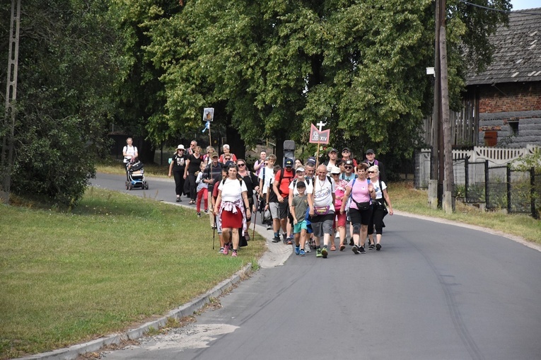 PPW2023. Drugi dzień wędrówki pielgrzymów z Góry