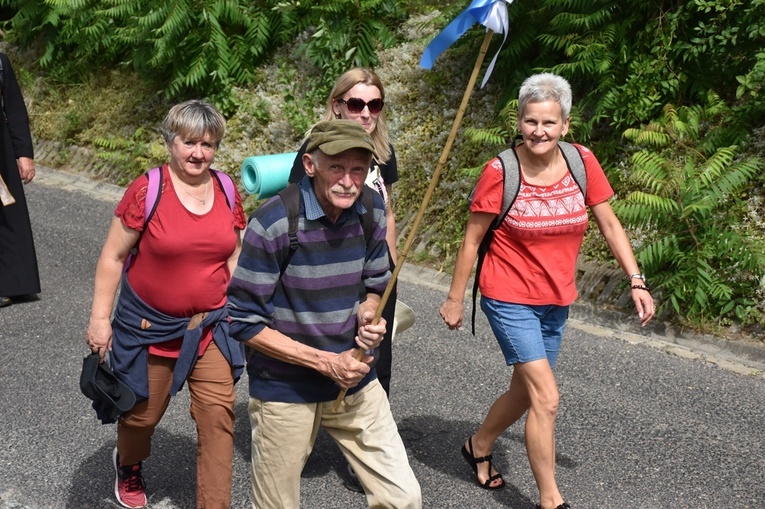 PPW2023. Drugi dzień wędrówki pielgrzymów z Góry