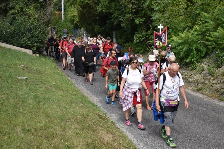 PPW2023. Drugi dzień wędrówki pielgrzymów z Góry