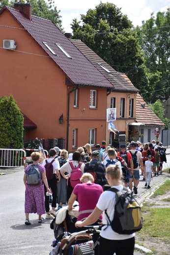 PPW2023. Drugi dzień wędrówki pielgrzymów z Góry