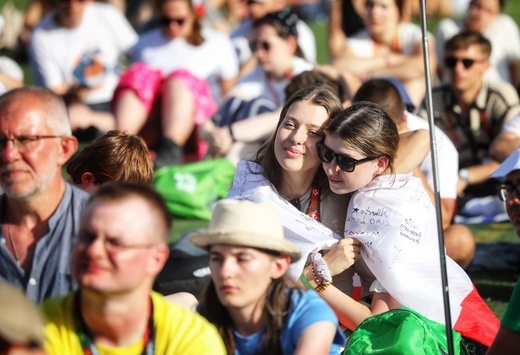 10 tys. młodych na "polskiej" Mszy na ŚDM w Lizbonie (cz. 2)