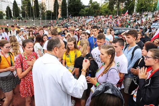 10 tys. młodych na "polskiej" Mszy na ŚDM w Lizbonie (cz. 2)