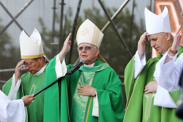 10 tys. młodych na "polskiej" Mszy na ŚDM w Lizbonie (cz. 2)