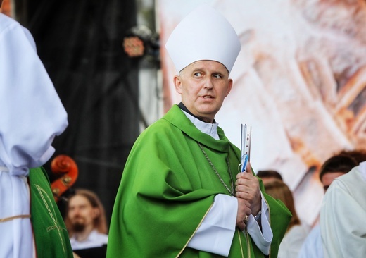 10 tys. młodych na "polskiej" Mszy na ŚDM w Lizbonie (cz. 2)