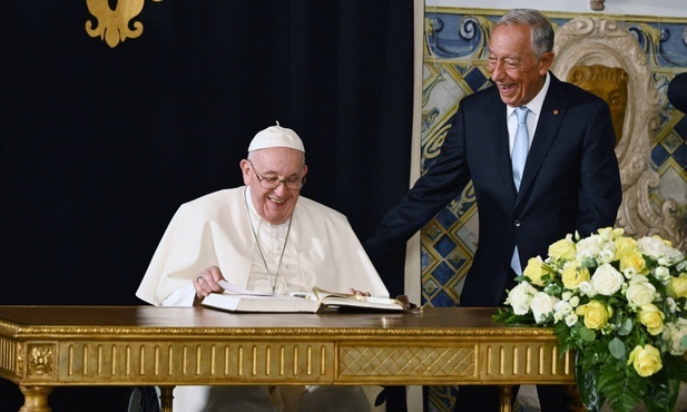 Prezydent Portugalii powitał papieża Franciszka w Lizbonie