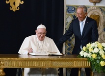 Prezydent Portugalii powitał papieża Franciszka w Lizbonie