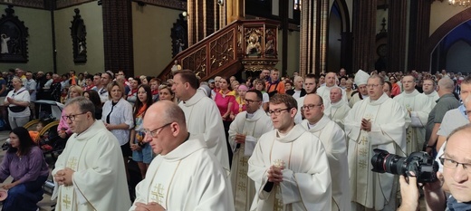 78. Rybnicka Piesza Pielgrzymka na Jasną Górę wyruszyła z Bazyliki św. Antoniego