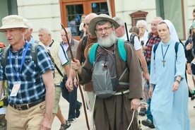 O. Andrzej wędruje z "Trójeczką".