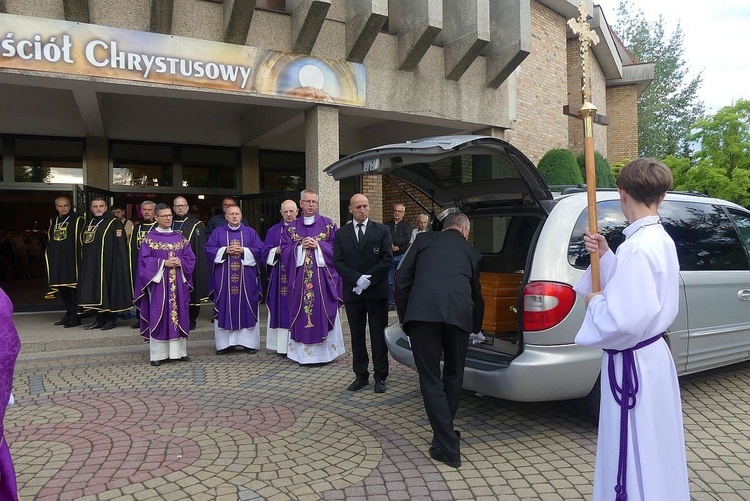 Uroczystości pogrzebowe śp. ks. Franciszka Płonki na os. Karpackim w Bielsku-Białej