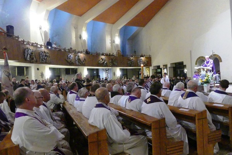 Uroczystości pogrzebowe śp. ks. Franciszka Płonki na os. Karpackim w Bielsku-Białej