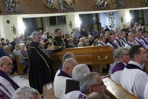 Uroczystości pogrzebowe śp. ks. Franciszka Płonki na os. Karpackim w Bielsku-Białej