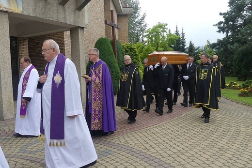 Uroczystości pogrzebowe śp. ks. Franciszka Płonki na os. Karpackim w Bielsku-Białej