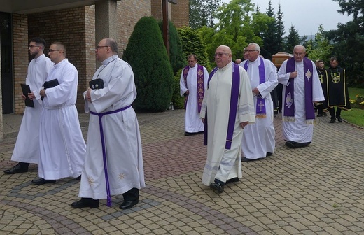 Uroczystości pogrzebowe śp. ks. Franciszka Płonki na os. Karpackim w Bielsku-Białej