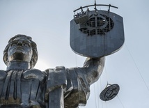 Dyrektor muzeum w Kijowie, na terenie którego znajduję się pomnik Matka Ojczyzny: usunęliśmy z niego sowiecki herb i teraz Rosjanie wzięli pomnik na cel