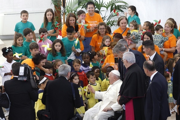 Franciszek w lizbońskiej parafii, gdzie miłosierdzie uprzedza ewangelizację