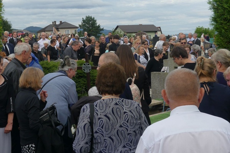 Ostatnie pożegnanie ks. prał. Franciszka Płonki w rodzinnym Zarzeczu