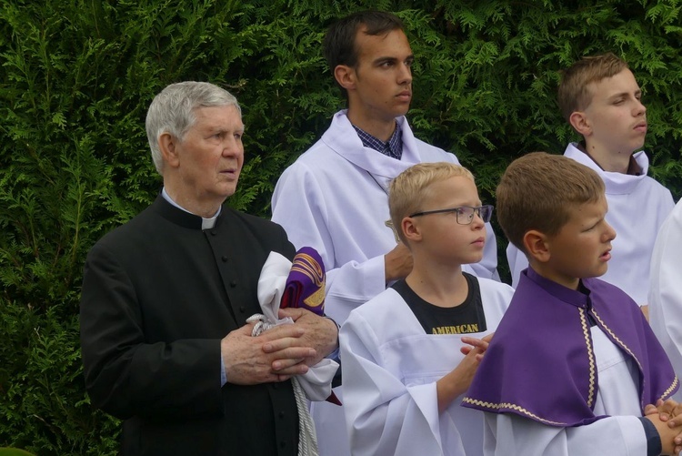 Ostatnie pożegnanie ks. prał. Franciszka Płonki w rodzinnym Zarzeczu