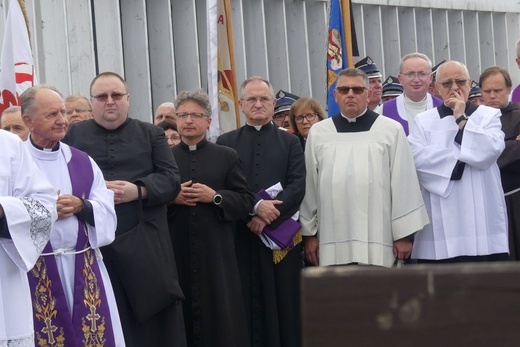 Ostatnie pożegnanie ks. prał. Franciszka Płonki w rodzinnym Zarzeczu