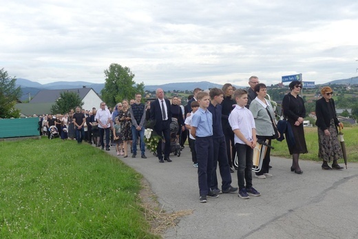 Ostatnie pożegnanie ks. prał. Franciszka Płonki w rodzinnym Zarzeczu