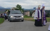 Ostatnie pożegnanie ks. prał. Franciszka Płonki w rodzinnym Zarzeczu