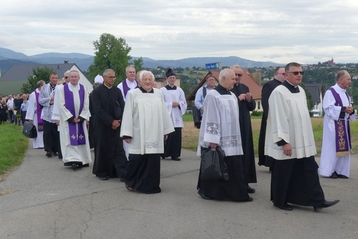 Ostatnie pożegnanie ks. prał. Franciszka Płonki w rodzinnym Zarzeczu