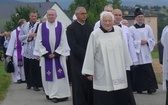 Ostatnie pożegnanie ks. prał. Franciszka Płonki w rodzinnym Zarzeczu