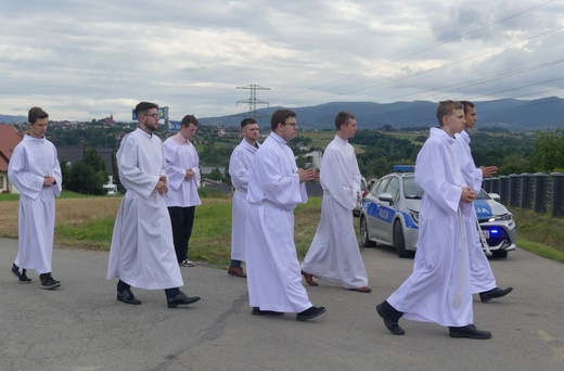 Ostatnie pożegnanie ks. prał. Franciszka Płonki w rodzinnym Zarzeczu