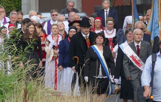 Ostatnie pożegnanie ks. prał. Franciszka Płonki w rodzinnym Zarzeczu