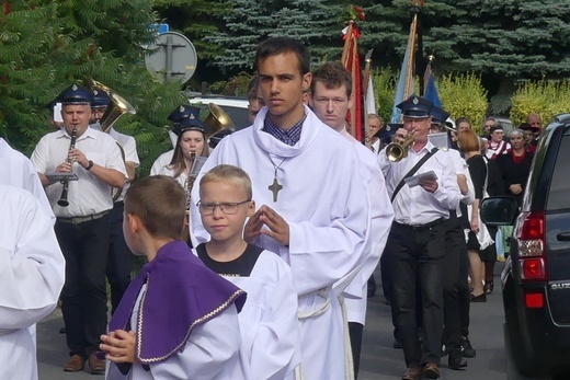 Ostatnie pożegnanie ks. prał. Franciszka Płonki w rodzinnym Zarzeczu