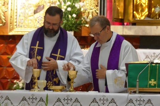 Ostatnie pożegnanie ks. prał. Franciszka Płonki w rodzinnym Zarzeczu