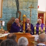 Ostatnie pożegnanie ks. prał. Franciszka Płonki w rodzinnym Zarzeczu