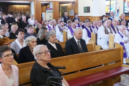 Ostatnie pożegnanie ks. prał. Franciszka Płonki w rodzinnym Zarzeczu