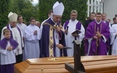 Ostatnie pożegnanie ks. prał. Franciszka Płonki w rodzinnym Zarzeczu