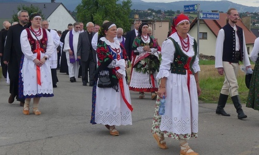 Był wszystkim dla wszystkich. Ks. Franciszek Płonka spoczął w rodzinnym Zarzeczu