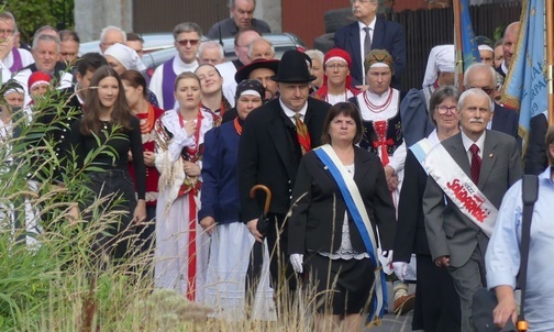Był wszystkim dla wszystkich. Ks. Franciszek Płonka spoczął w rodzinnym Zarzeczu