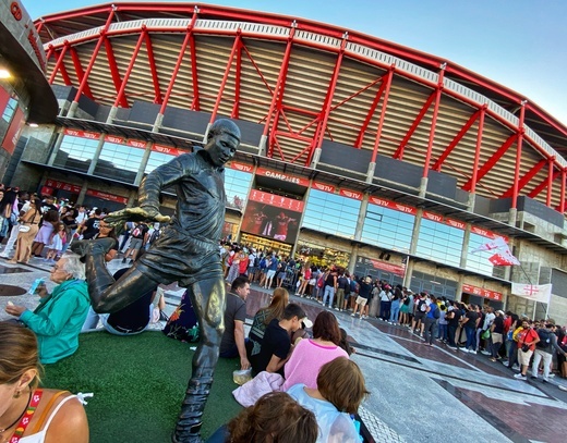 Tysiące młodych uczestniczyło w modlitwie uwielbienia na stadionie Benfiki w Lizbonie