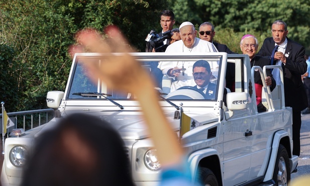 Papież Franciszek przybył do Fatimy